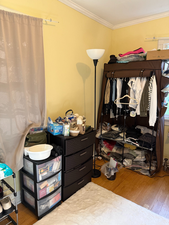 Bedroom - Furnished Room for Summer Sublet in Foxhall Village/Georgetown Area Townhome