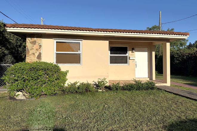 Front view from street - Charming 2/1 Duplex in Coral Gables Area Duplex