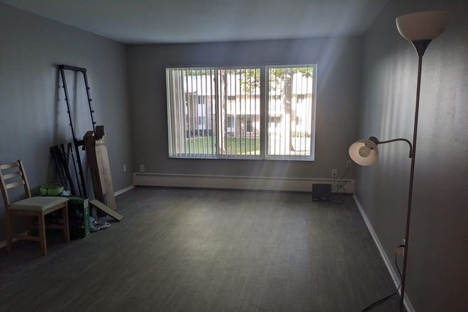 Living Room - Lease Takeover January-July 2026, Ann Arbor Woods Apartments