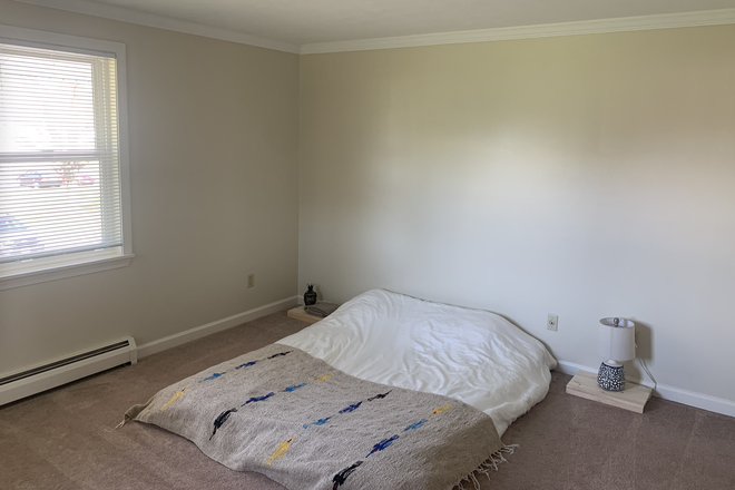 Bedroom - Ellington Summer Sublet - 1 Bedroom Apartments