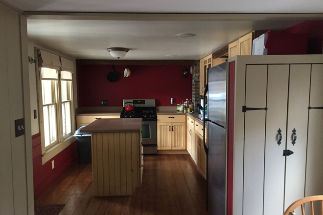 Kitchen - Comfortable home in historic village near campus