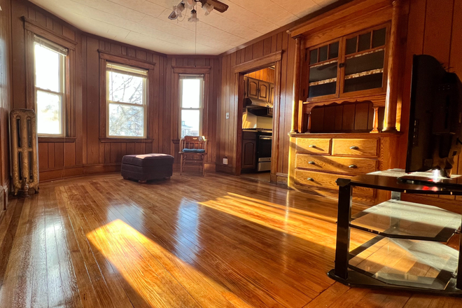 Call NOW for showings! 617-236-8600 - HIGH ST - 2 LVL TOP FLR 6BR BY TUFTS AVAIL *6/1/2027* W/ IN UNIT W/D, 1.5 BATHS, PRKNG INC, EIK, DW Apartments