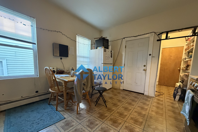 Kitchen - 4 Bed 1 bath on Darling with CHEAP RENT!! Apartments