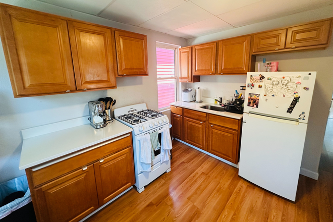 Kitchen - Convenient Mission Hill 3 Bed | Laundry in Building | Eat in Kitchen Condo