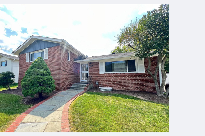 Front of the Home - Single Family Home close to campus