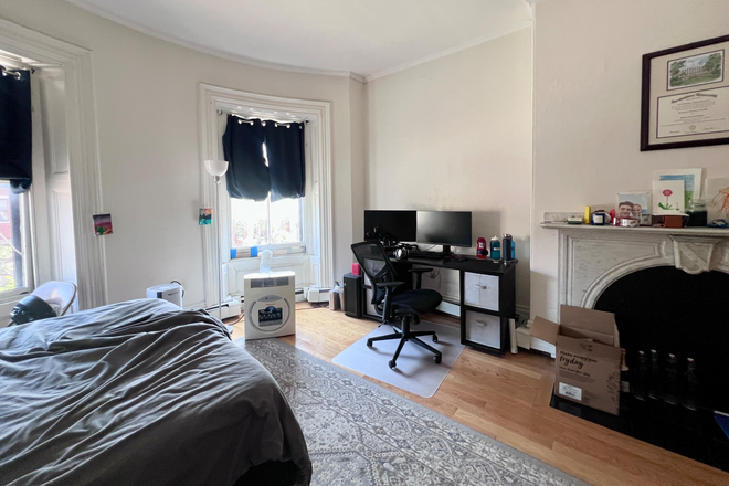 Bedroom - Spacious 3-Bed, 2.5-Bath Duplex in the Heart of the South End near NEU/Berklee Apartments
