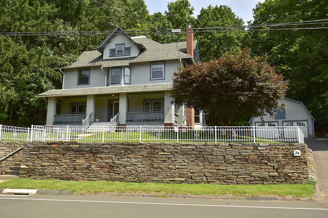 Outside street view - Beautiful Victorian House in Vernon