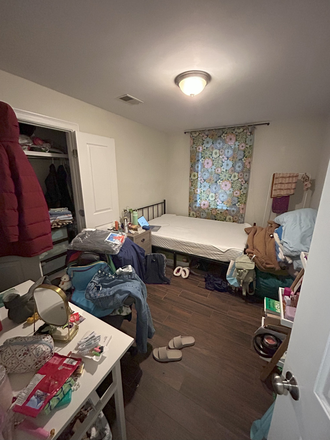 Bedroom for Sublet - Cozy Apartment Bedroom for Student