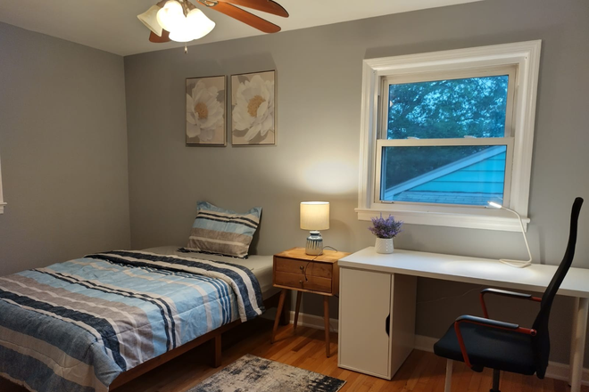 room - Live Close to College, Commute Easy – Walk To Metro House