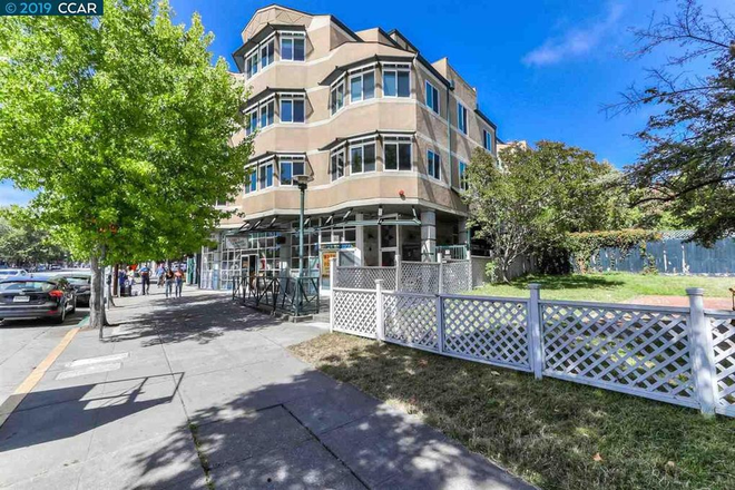 outside street view - 2615 TELEGRAPH AVE,  BERKELEY , IDEAL LOCATION,  SAFE AND SECURE BUILDING FOR STUDENTS