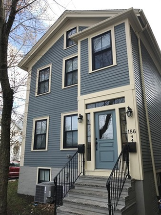 Building front door - Townhouse,5beds 4 baths, 2Parking, Inman, Central, walk to MIT, yard