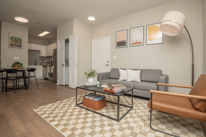 Living Area - The Heights of Knoxville - Student Housing Apartments