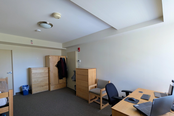 Bedroom - Furnished Private Room w/ Private Bath in Sidney-Pacific – Summer Sublet Apartments