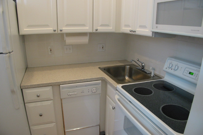 2 - Conveniently located top floor apartment next to Harvard campus