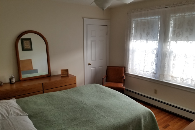 Bedroom 2 - Spacious 2-bdrm 1-bath Somerville furnished apt, 1 block from T and convenient bike distanc