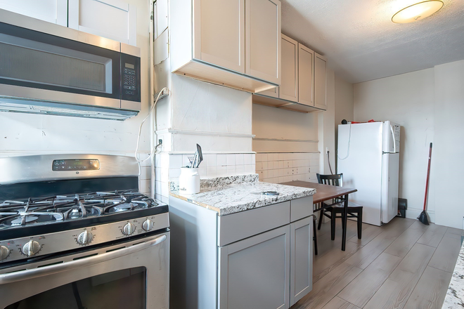 Kitchen - Room for Rent - Short-Term / Rooms Flexible NO FEE Apartments
