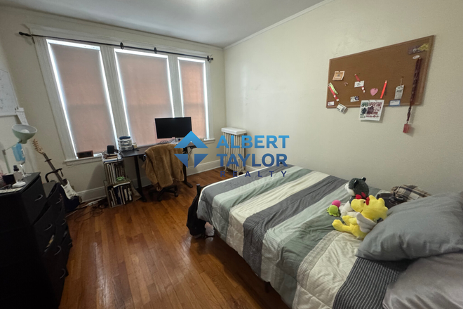 Bedroom #2 - Cheap 2 Bedroom on Comm Ave!! Professionally Managed!!