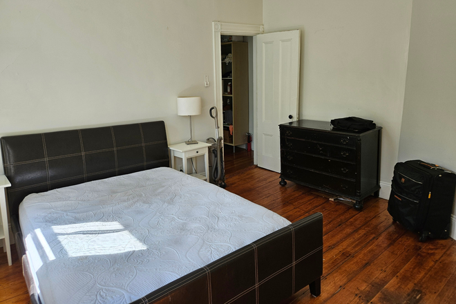 medium sized bedroom - Furnished bedroom, walk to Longwood, apt share with HMS researcher, $1200. or $1400., all inclusive