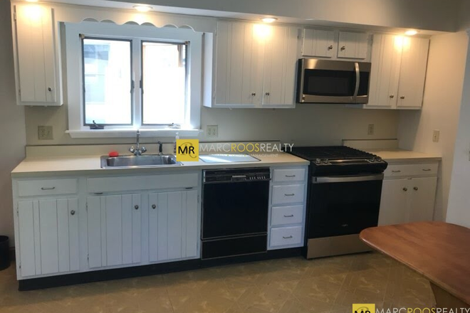 Call NOW for showings! 617-236-8600 - CURTIS ST - XL 6BR SINGLE FAMILY HOUSE NEAR TUFTS FOR *6/1/2026* W/ PRKNG, LNDRY, 2 BATH!