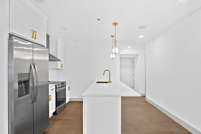 . - Modern 2 bed/2 bath - LAUNDRY IN UNIT -  avail 10/1!!!