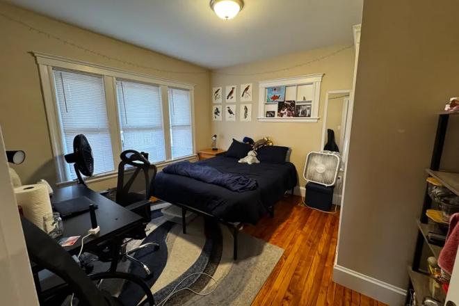 bedroom - 3 bedroom apartment on Goldsmith Ave Medford for September!