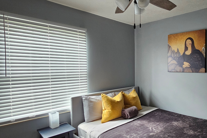 Bedroom - Premium Private Room Near Purdue Apartments