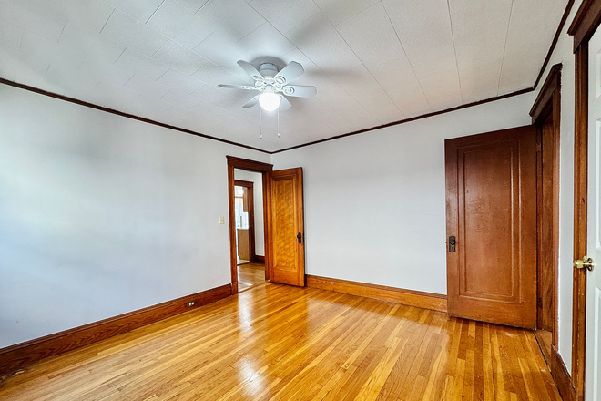 BEDROOM #1 - 2 FAMILY HOME CLOSE TO BUS LINE/HARVARD SQUARE