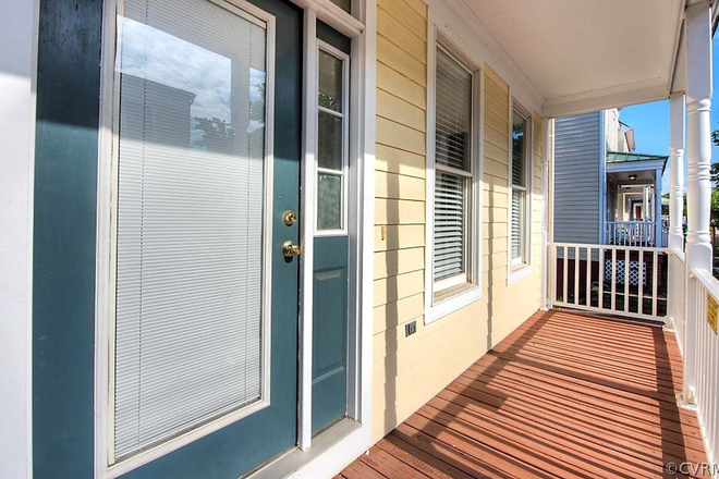 Front door - Lease start from July 15, 4 bed 2.5 bath spacious house!