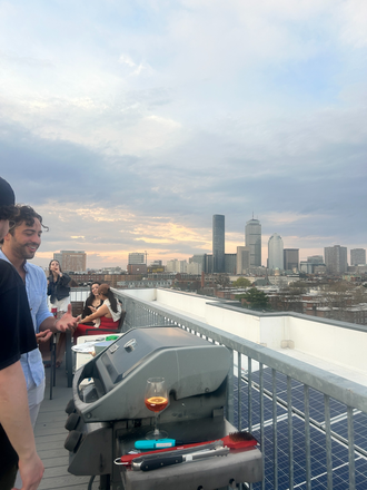 rooftop deck and grill - LEASE TAKEOVER AVAILABLE FEMALE GRAD STUDENT OR WORKING 1 BEDROOM IN A 2B2B 10 MIN WALK FROM NEU