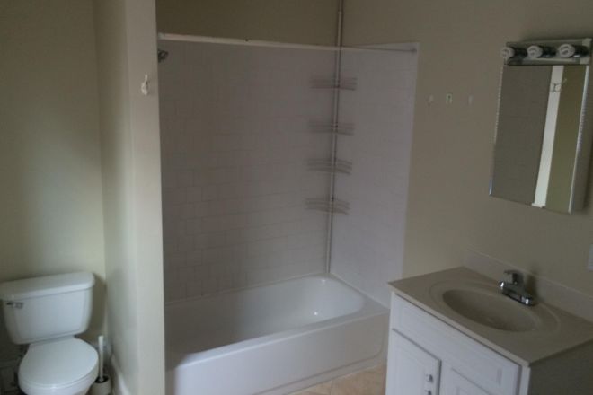 Bathroom 1 - 5 bedroom, 2 bath house, off street parking, walk to university