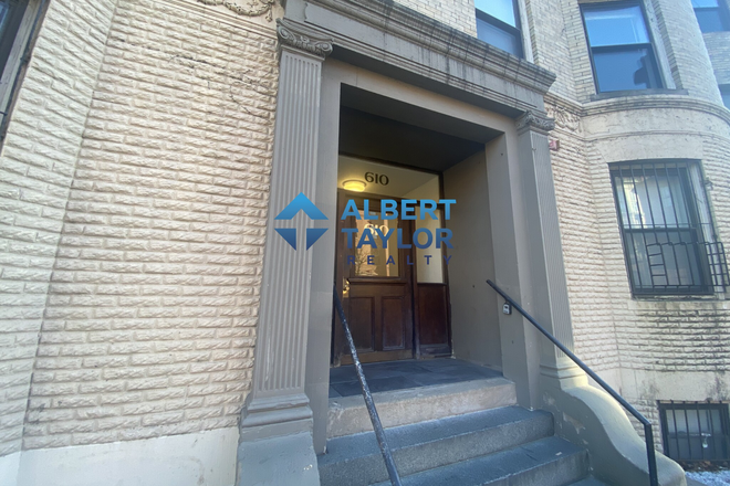 Exterior - Top-Floor 4 Bedroom on Columbus! Heat & Hot Water Included!!