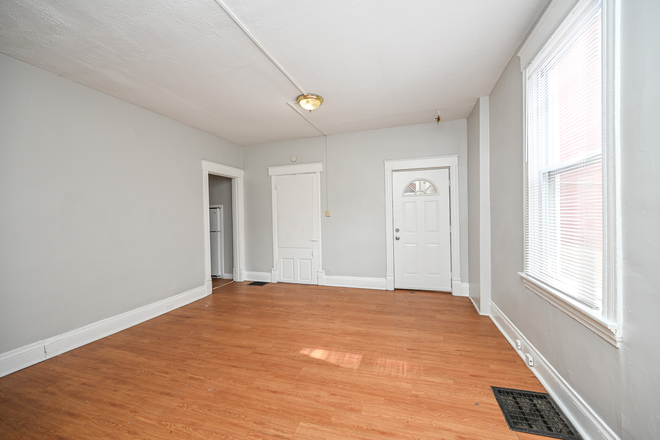 Interior - 619 Straight St- 7 Bedroom 3 Bathroom House