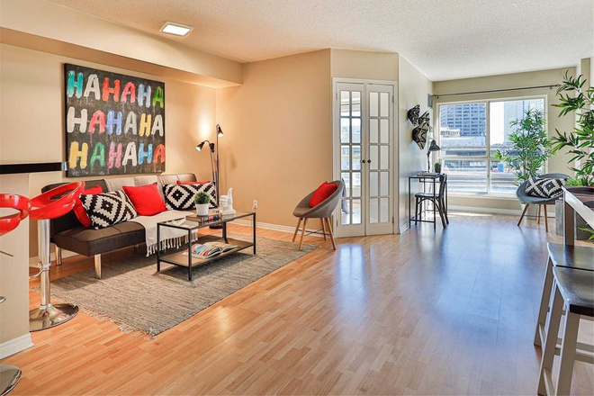 Living Room - Sunny South-Facing Suite in the Heart of Downtown With Unobstructed Views! 1 Bedroom, 650 sqft Condo