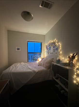 Bedroom that I am subletting - Landmark Apartments
