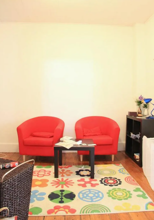 . - **NO BROKERS FEE!!** Beautiful 3 bedroom, 2 bath apartment w/ in-unit laundry