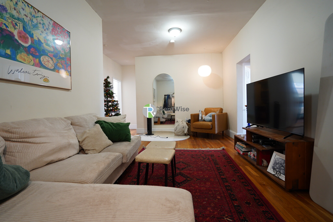 1 - SEPT Brookline 2026-Gorgeous big beds, Student ok! No fee! Next to BU Apartments