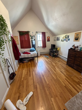 $1150 room - 2 Rooms for Rent ($1000–$1150) House w/ Pool Near Tufts