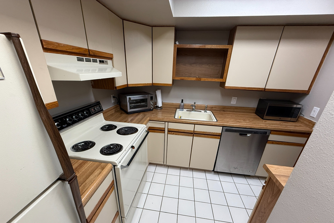 3 - AVAILABLE NOW!: 2992 Shadow Creek Dr #M212 Condo