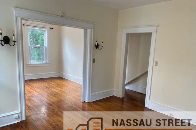 Living room - 1BR apt-Pine St-Princeton