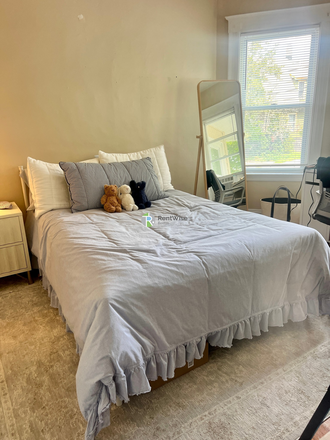 1 - JUNE 2027 | Fantastic Somerville 4 Bed, 1 Bath Duplex | Water Included | No Broker Fees! Duplex