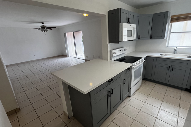 Kitchen - Kings Creek South Condominium, gated condominium community