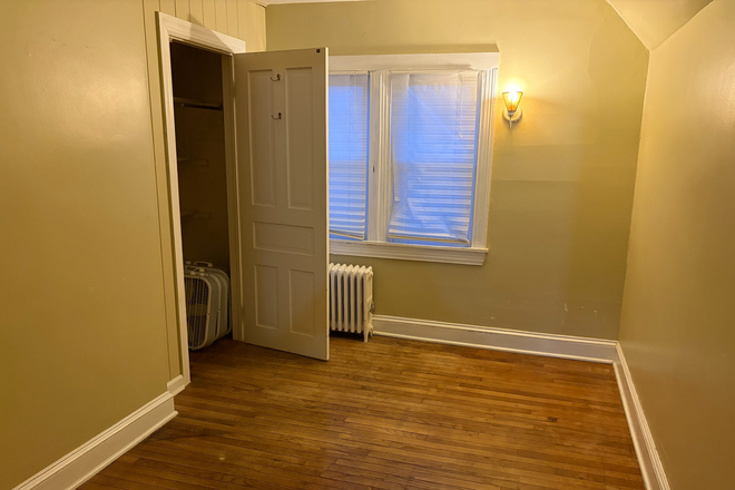 Bedroom - Unfurnished room in shared apt for female-Vandeventer Ave-Princeton