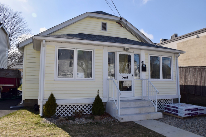 Exterior - 61 Boon St, Narragansett, RI House