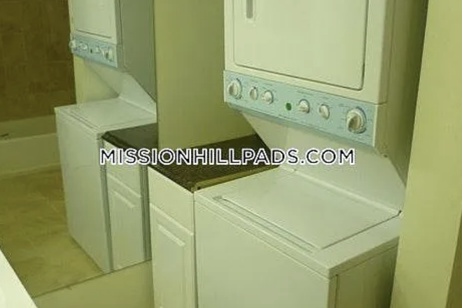 laundry - Bedroom for sublet May 1-August 31 Apartments