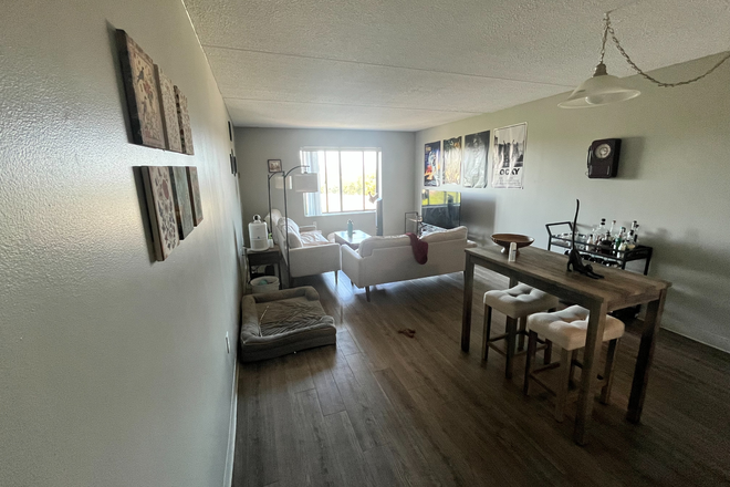 Living room - 1 Bed / 1 Bath Apartment Available (Harbor Point on the Bay)