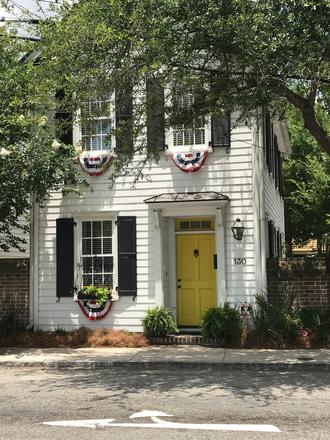 Outside front street view - Charming home 4 min walk to MUSC