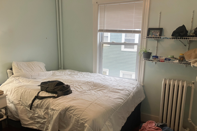 Room - Furnished private room close to campus- ideal for a summer sublet Townhome
