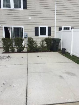 Parking Pad - 2Bedroom New Town Townhouse!