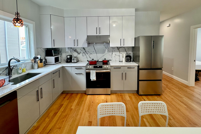 kitchen - STUNNING, RENOVATED 3-4 Bed / 2 Bath w/ LAUNDRY IN UNIT! Avail. 9/1/26!! Apartments