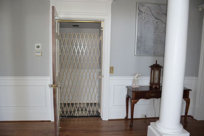 Elevator - Luxury Home Near W&M Law, Business, Computing Schools and Busch